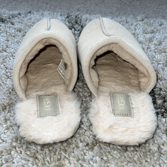 Women’s Ugg Scuff Slipper - Lightly Worn! - Picture 3 of 7